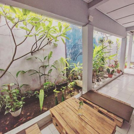 Reeneo Guesthouse Yogyakarta Luaran gambar