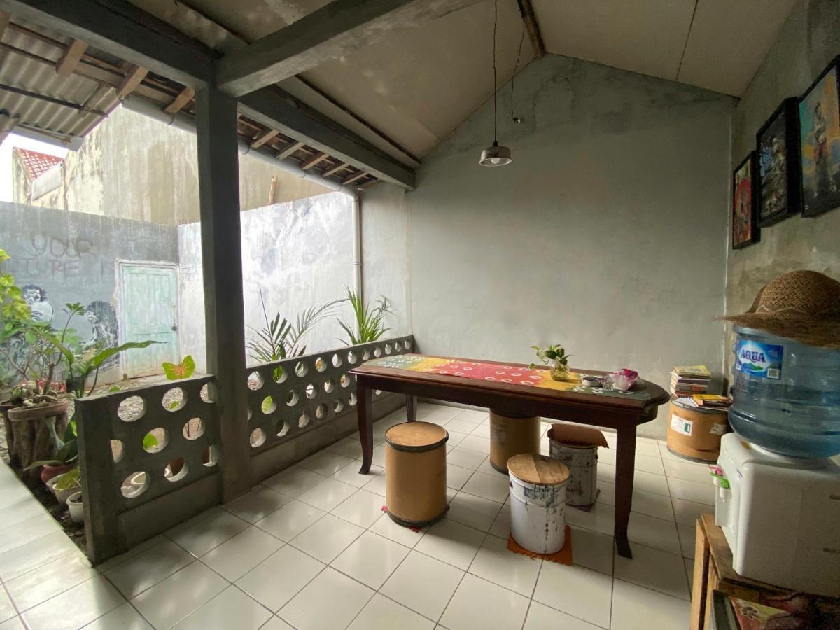 Reeneo Guesthouse Yogyakarta Luaran gambar