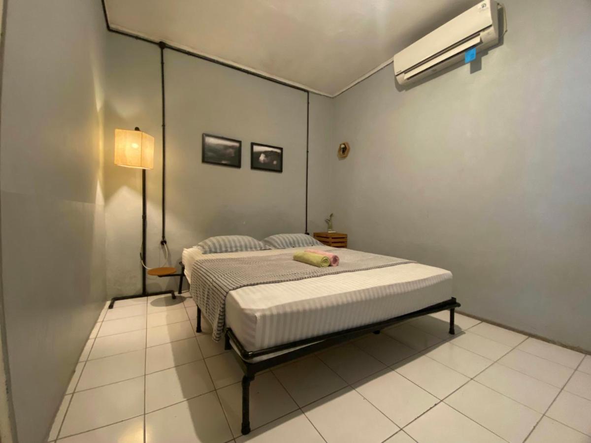 Reeneo Guesthouse Yogyakarta Luaran gambar