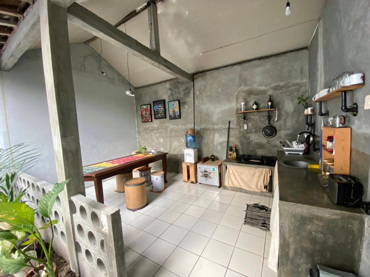 Reeneo Guesthouse Yogyakarta Luaran gambar