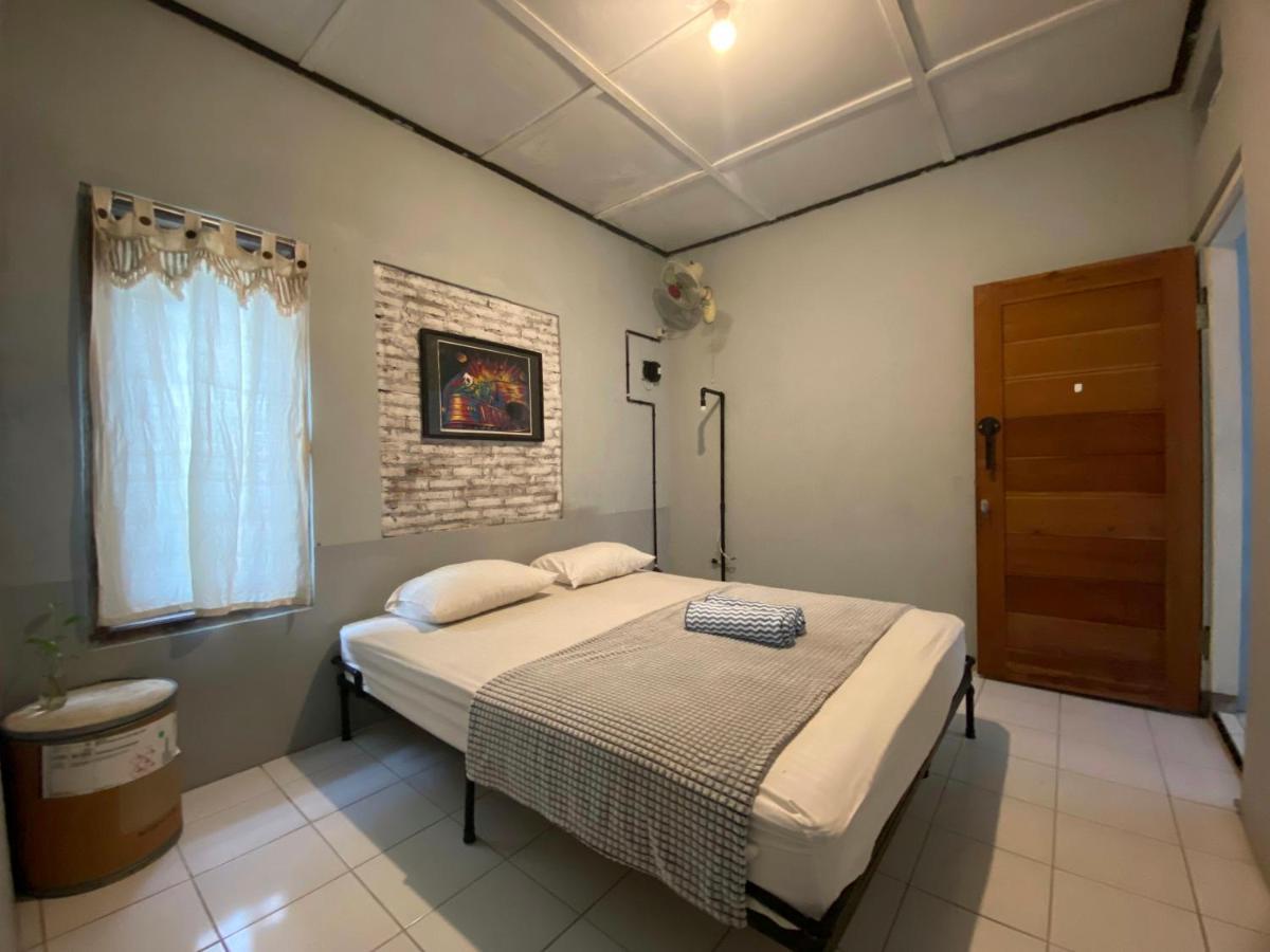 Reeneo Guesthouse Yogyakarta Luaran gambar